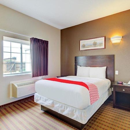 Hotel Dilley Grand Екстериор снимка