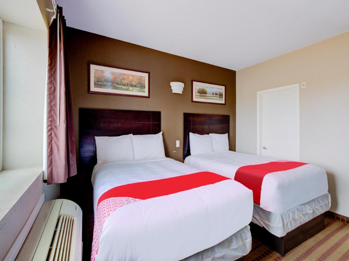 Hotel Dilley Grand Екстериор снимка