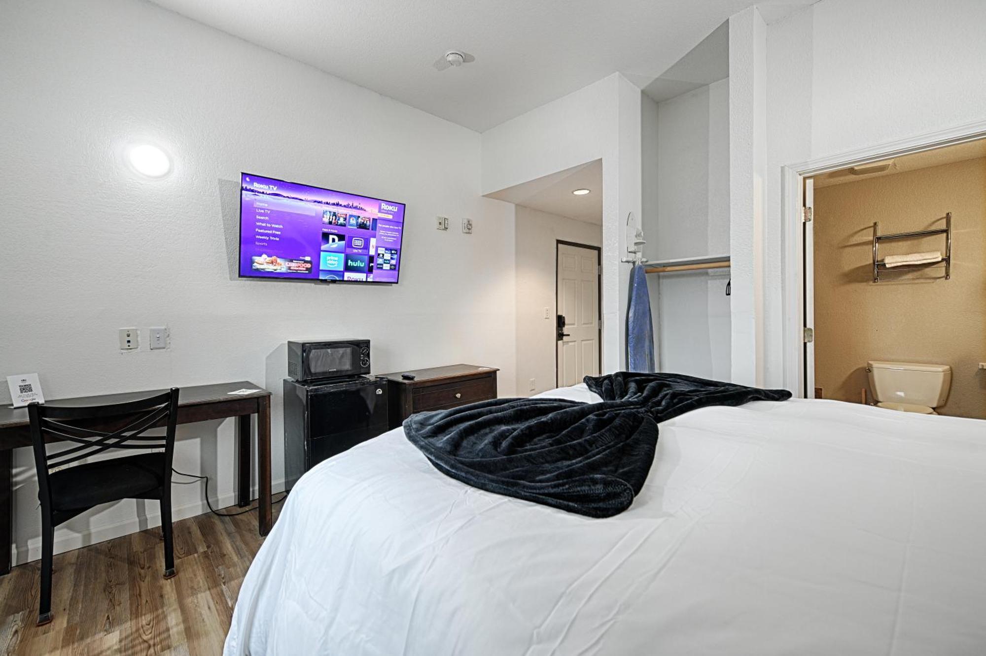 Hotel Dilley Grand Екстериор снимка